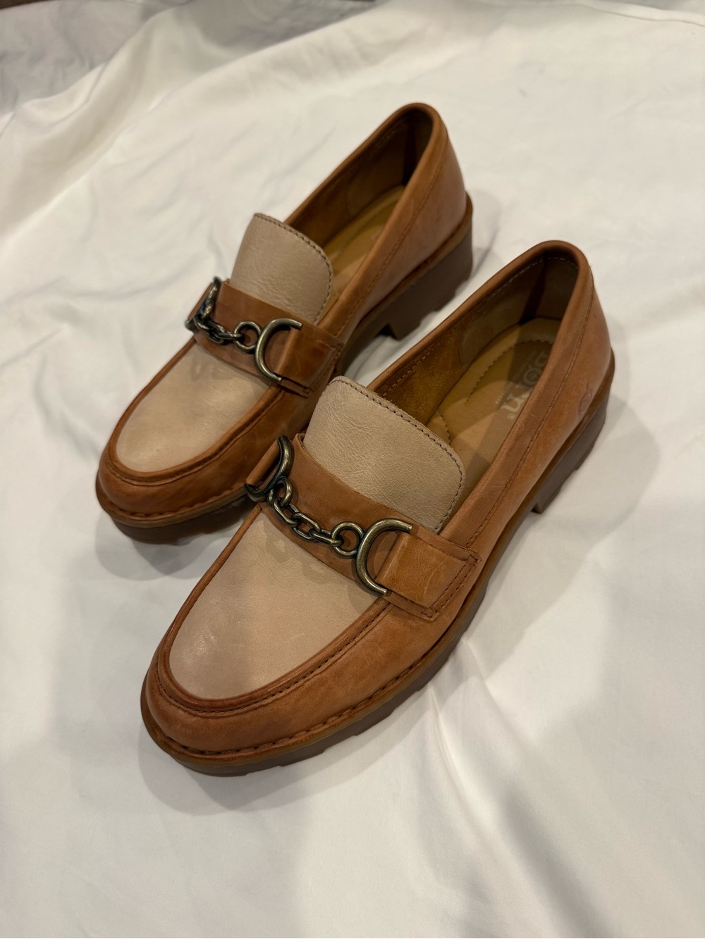 Born Women’s size 8 brown tan cream loafers leather